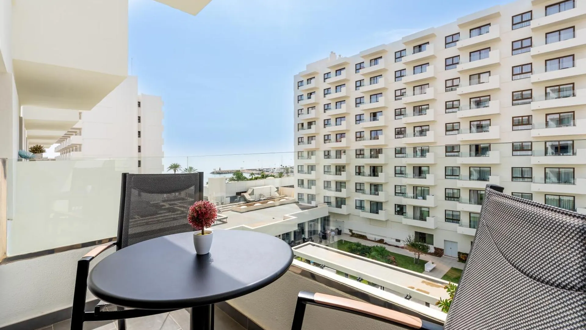 Wintowinrentals Executive Apt In Ocean House Complex Torremolinos